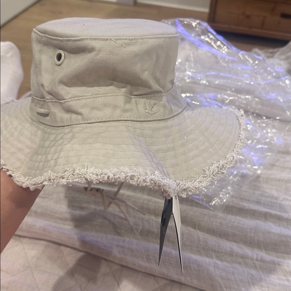 Tilley Hat - Picture 11 of 13